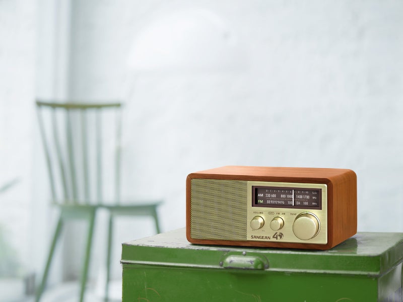 SANGEAN راديو طاولة Sangean WR-11SE AM/FM إصدار الذكرى الأربعين - خشب الجوز - Image 2